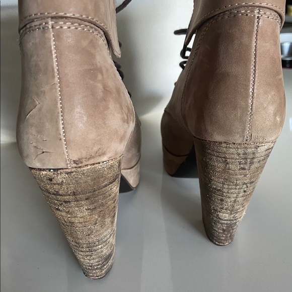 Tan Steve Madden platform Heels, Suede, Size 9 - Picture 4 of 8